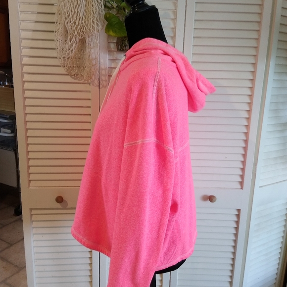 Steve Madden Bright Pink Hoodie XL – Soft, Cozy & Vibrant - Picture 5 of 10